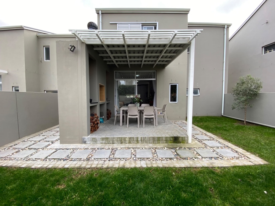 To Let 3 Bedroom Property for Rent in Somerset Lakes Western Cape